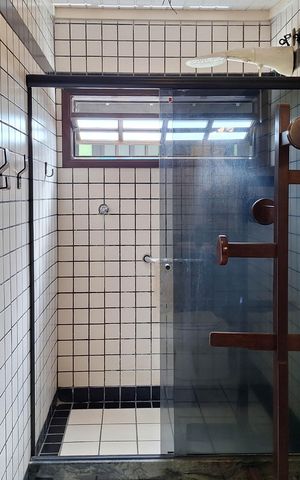 Casa à venda com 311m², 5 quartos e 3 vagas Casa à venda com 311m², 5 quartos e 3 vagasBanheiro da Suíte 1