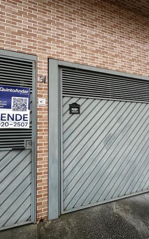 Casa à venda com 206m², 2 quartos e 1 vaga Casa à venda com 206m², 2 quartos e 1 vagaFachada