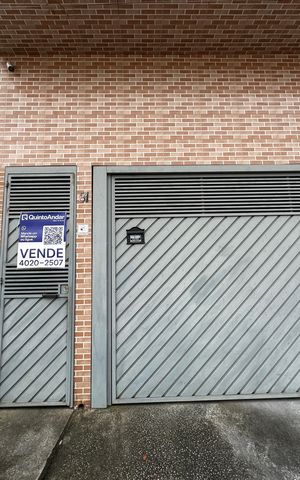 Casa à venda com 206m², 2 quartos e 1 vaga Casa à venda com 206m², 2 quartos e 1 vagaFachada
