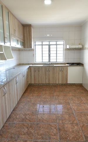 Casa à venda com 237m², 3 quartos e 6 vagasCozinha