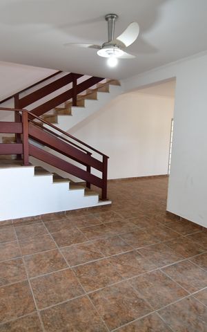 Casa à venda com 237m², 3 quartos e 6 vagasSala