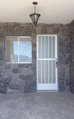 Casa de condomínio à venda com 200m², 4 quartos e 1 vaga Casa de condomínio à venda com 200m², 4 quartos e 1 vagaÁrea externa