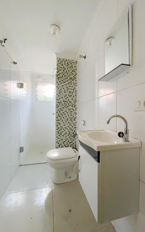 Casa para alugar com 70m², 2 quartos e 1 vaga Casa para alugar com 70m², 2 quartos e 1 vagaBanheiro