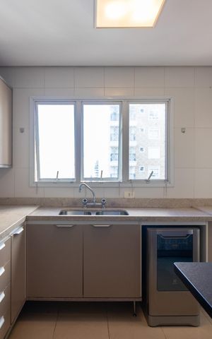 Apartamento para alugar com 151m², 3 quartos e 3 vagas Apartamento para alugar com 151m², 3 quartos e 3 vagasCozinha