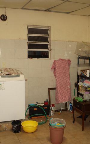 Casa à venda com 50m², 4 quartos e 1 vagaÁrea de serviço