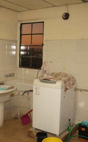 Casa à venda com 50m², 4 quartos e 1 vagaÁrea de serviço