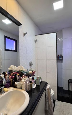 Apartamento à venda com 222m², 4 quartos e 3 vagas Apartamento à venda com 222m², 4 quartos e 3 vagasSuíte 1 - Banheiro