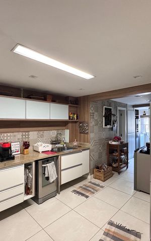 Apartamento à venda com 222m², 4 quartos e 3 vagas Apartamento à venda com 222m², 4 quartos e 3 vagasCozinha