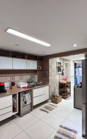 Apartamento à venda com 222m², 4 quartos e 3 vagas Apartamento à venda com 222m², 4 quartos e 3 vagasCozinha