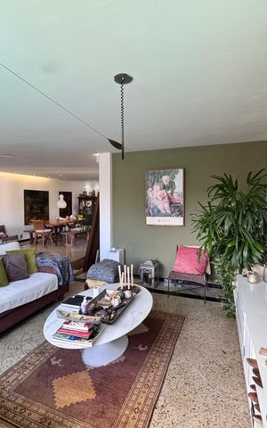 Apartamento à venda com 222m², 4 quartos e 3 vagas Apartamento à venda com 222m², 4 quartos e 3 vagasSala