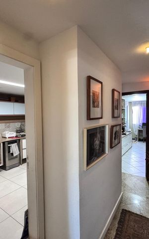 Apartamento à venda com 222m², 4 quartos e 3 vagas Apartamento à venda com 222m², 4 quartos e 3 vagasCorredor