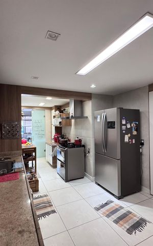 Apartamento à venda com 222m², 4 quartos e 3 vagas Apartamento à venda com 222m², 4 quartos e 3 vagasCozinha
