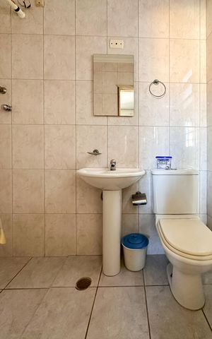 Casa à venda com 180m², 3 quartos e 2 vagas Casa à venda com 180m², 3 quartos e 2 vagasBanheiro da Suíte 1