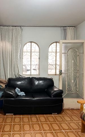 Casa à venda com 180m², 3 quartos e 2 vagas Casa à venda com 180m², 3 quartos e 2 vagasSala