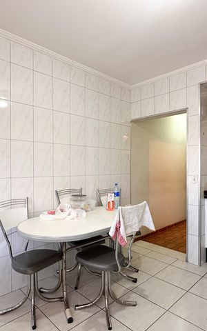 Casa à venda com 180m², 3 quartos e 2 vagas Casa à venda com 180m², 3 quartos e 2 vagasCozinha