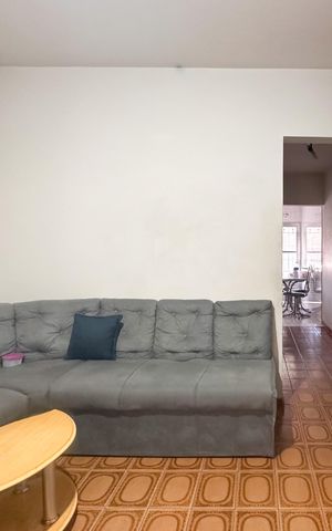 Casa à venda com 180m², 3 quartos e 2 vagas Casa à venda com 180m², 3 quartos e 2 vagasSala