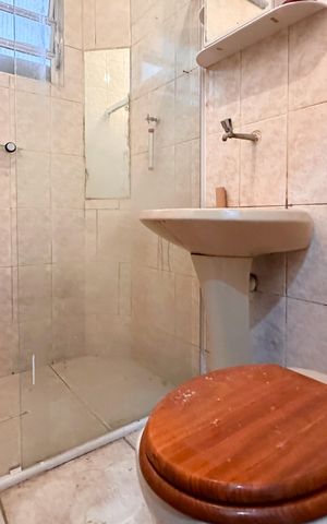 Casa à venda com 180m², 3 quartos e 2 vagas Casa à venda com 180m², 3 quartos e 2 vagasBanheiro Social - Casa 2