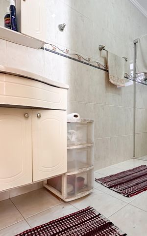 Casa à venda com 180m², 3 quartos e 2 vagas Casa à venda com 180m², 3 quartos e 2 vagasBanheiro da Suíte 2
