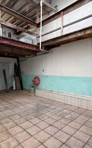 Casa à venda com 180m², 3 quartos e 2 vagas Casa à venda com 180m², 3 quartos e 2 vagasQuintal - Casa 2
