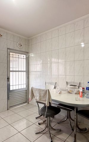 Casa à venda com 180m², 3 quartos e 2 vagas Casa à venda com 180m², 3 quartos e 2 vagasCozinha