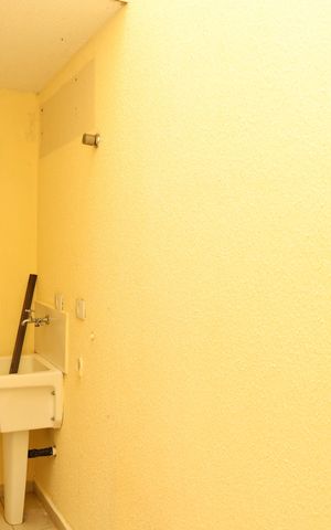 Casa de condomínio à venda com 65m², 2 quartos e 1 vagaÁrea de Serviço