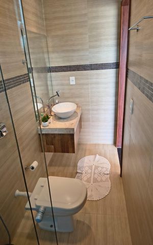 Casa à venda com 360m², 3 quartos e 5 vagas Casa à venda com 360m², 3 quartos e 5 vagasBanheiro