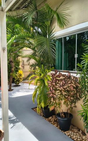 Casa à venda com 360m², 3 quartos e 5 vagas Casa à venda com 360m², 3 quartos e 5 vagasÁrea externa
