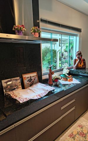 Casa à venda com 360m², 3 quartos e 5 vagas Casa à venda com 360m², 3 quartos e 5 vagasCozinha