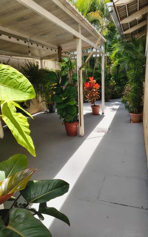 Casa à venda com 360m², 3 quartos e 5 vagas Casa à venda com 360m², 3 quartos e 5 vagasÁrea externa