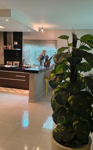 Casa à venda com 360m², 3 quartos e 5 vagas Casa à venda com 360m², 3 quartos e 5 vagasCozinha