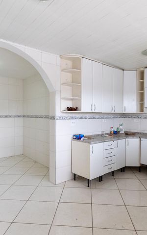 Casa à venda com 333m², 4 quartos e 2 vagas Casa à venda com 333m², 4 quartos e 2 vagasCozinha Casa1