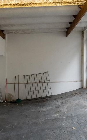 Casa à venda com 333m², 4 quartos e 2 vagas Casa à venda com 333m², 4 quartos e 2 vagasGaragem