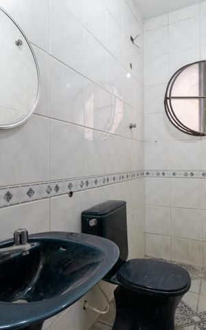 Casa à venda com 333m², 4 quartos e 2 vagas Casa à venda com 333m², 4 quartos e 2 vagasCasa 2 Banheiro