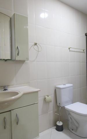 Apartamento para alugar com 70m², 2 quartos e 1 vagaBanheiro canadense, comunica quarto 2 e sala