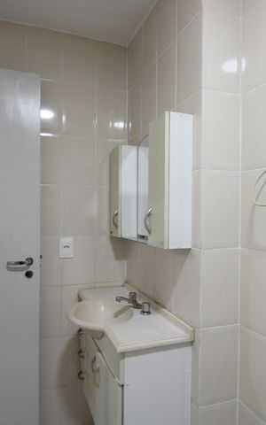 Apartamento para alugar com 70m², 2 quartos e 1 vagaBanheiro canadense, comunica quarto 2 e sala