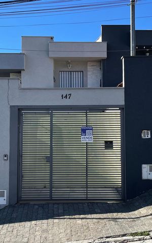 Casa para alugar com 78m², 2 quartos e 2 vagas Casa para alugar com 78m², 2 quartos e 2 vagasFachada+Placa