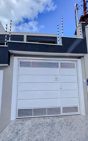Casa à venda com 100m², 3 quartos e 2 vagasFachada com Plaquinha