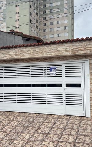 Casa à venda com 210m², 2 quartos e 2 vagasFachada 