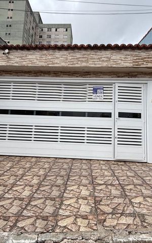 Casa à venda com 210m², 2 quartos e 2 vagasFachada 