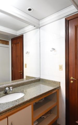 Apartamento à venda com 271m², 3 quartos e 3 vagasBanheiro 3