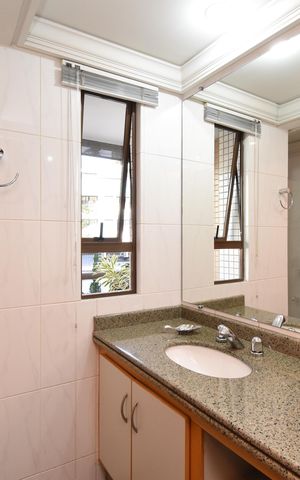 Apartamento à venda com 271m², 3 quartos e 3 vagasBanheiro 3