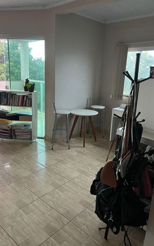 Casa de condomínio à venda com 300m², 4 quartos e 5 vagasSala
