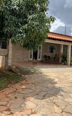 Casa de condomínio à venda com 300m², 4 quartos e 5 vagasFachada