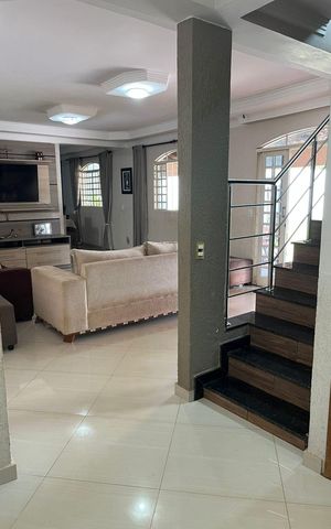 Casa de condomínio à venda com 300m², 4 quartos e 5 vagasSala