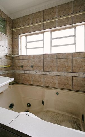 Casa para alugar com 400m², 6 quartos e 3 vagas Casa para alugar com 400m², 6 quartos e 3 vagasCasa 1 - Banheiro da Suíte 1