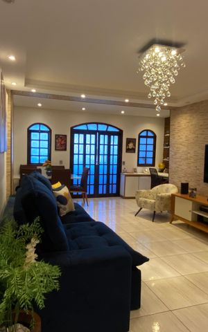 Casa à venda com 125m², 2 quartos e 2 vagas Casa à venda com 125m², 2 quartos e 2 vagasSala