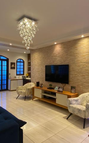 Casa à venda com 125m², 2 quartos e 2 vagas Casa à venda com 125m², 2 quartos e 2 vagasSala