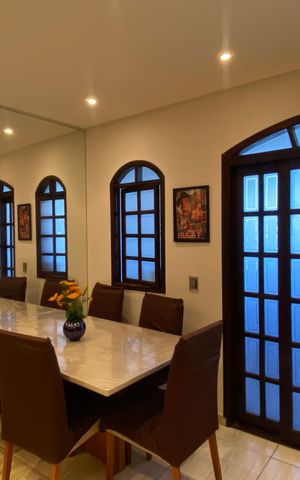 Casa à venda com 125m², 2 quartos e 2 vagas Casa à venda com 125m², 2 quartos e 2 vagasSala