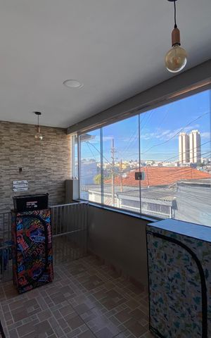 Casa à venda com 125m², 2 quartos e 2 vagas Casa à venda com 125m², 2 quartos e 2 vagasVaranda
