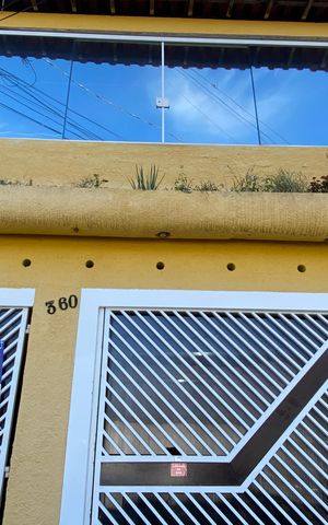 Casa à venda com 125m², 2 quartos e 2 vagas Casa à venda com 125m², 2 quartos e 2 vagasFachada